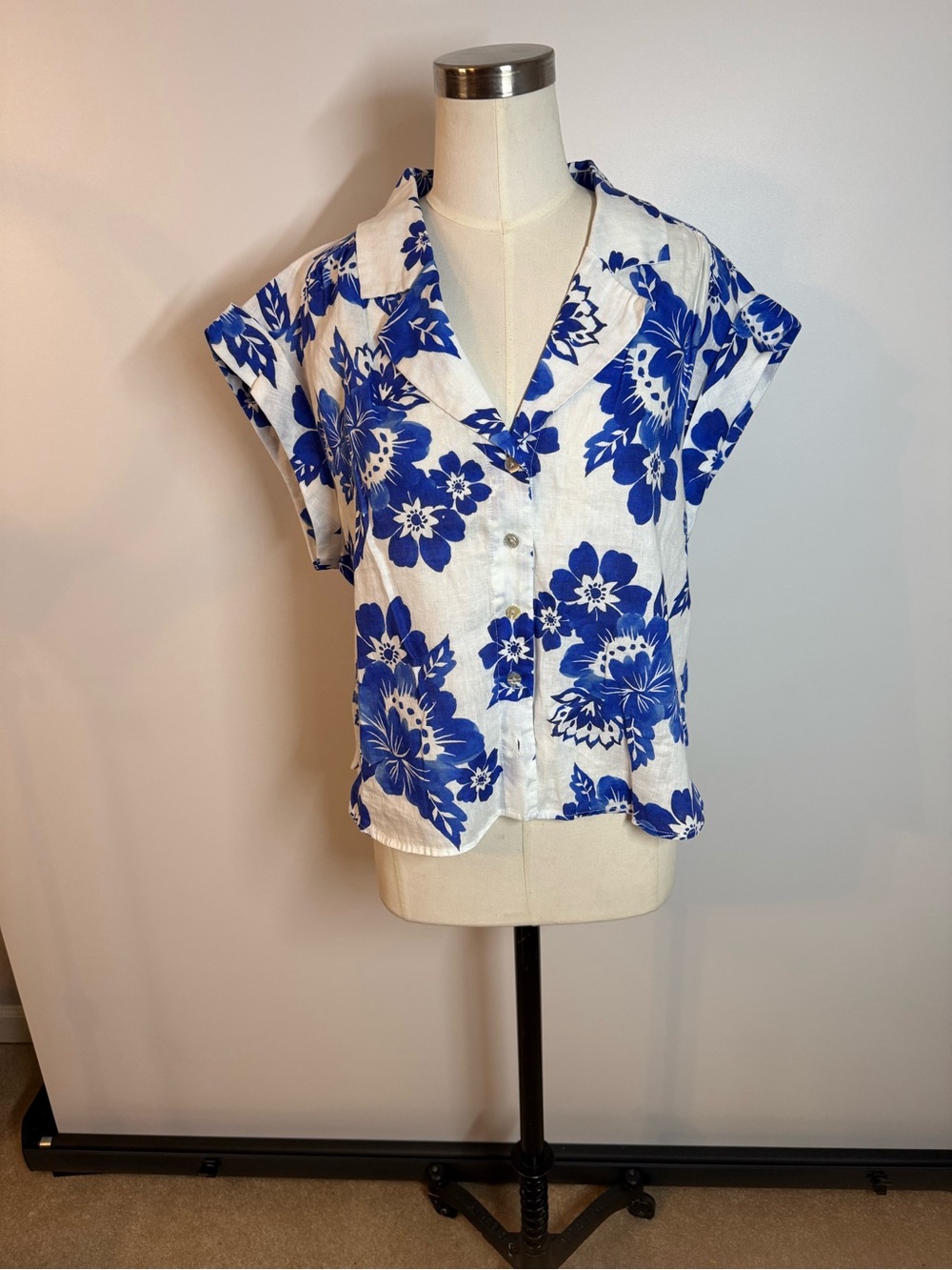 Magaschoni White Button-Front Top with Bold Blue Floral Print